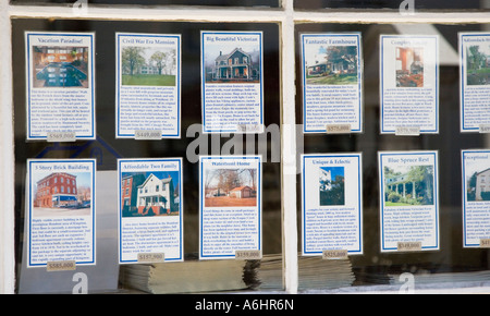 Sélection d'annonces de maisons à vendre Banque D'Images