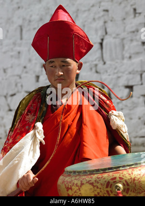 Batteur à Paro Tsechu au Bhoutan la terre du dragon tonnerre Banque D'Images