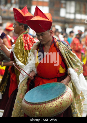 Batteur à Paro Tsechu au Bhoutan la terre du dragon tonnerre Banque D'Images