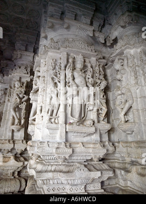 Intérieur du temple Jain de Ranakpur en Inde au Rajasthan Banque D'Images