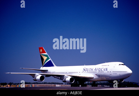 A South African Airways Boeing 747 sur le tarmac de l'aéroport international de Cape Town. Banque D'Images