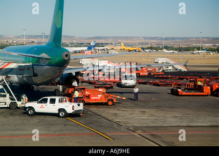 Tarmac et les avions à l'aéroport international de Madrid, Espagne Banque D'Images