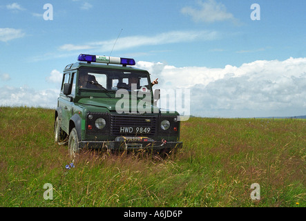 Garde-frontières polonaise dans une voiture à la frontière polono-ukrainien, Nowe Sady, Pologne Banque D'Images