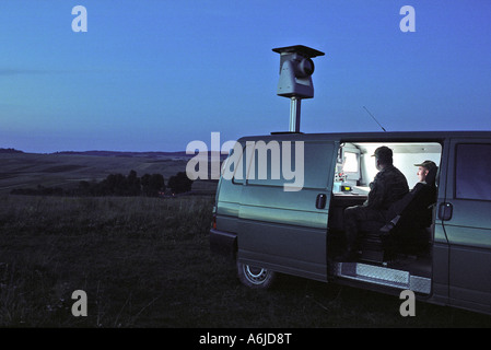 Polish garde-frontières à la frontière polono-ukrainien de nuit, Rozubowice, Pologne Banque D'Images