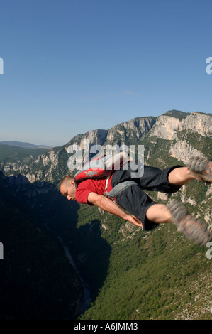Basejumper dans les alpes, France Banque D'Images