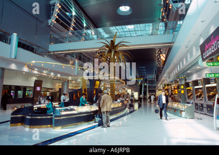 L'aéroport de Dubaï aux Émirats arabes unis Dubaï Duty Free Shops Banque D'Images