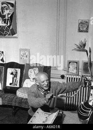 PABLO PICASSO artiste espagnol à sa villa de Cannes vers 1956 Banque D'Images