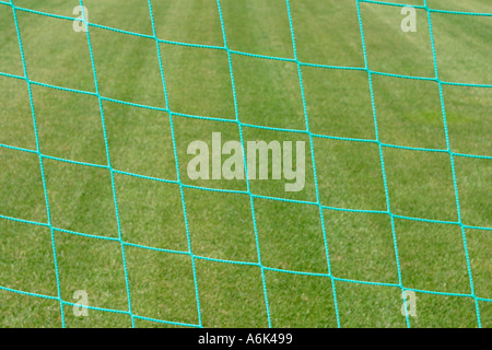 Close up of le filet d'un but de football Banque D'Images