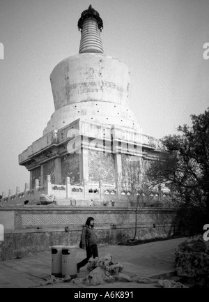 La Pagode blanche Dagoba Bai Ta Jade Island Le Parc Beihai Beijing Beijing Chine Asie du Sud-Est asiatique chinois Banque D'Images