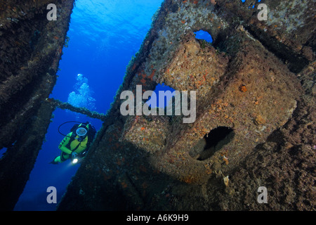 Scuba Diver en naufrage, naufrage, Elviscot Pomonte, Elba, Italie Banque D'Images