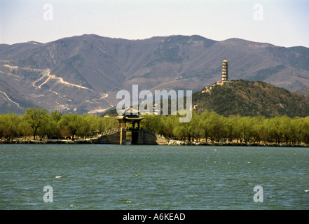 Le Lac de Kunming Spring Hill Jade Jade pagode avec Pic du Palais d'été Site du patrimoine mondial de l'Asie Chine Pékin Beijing Banque D'Images