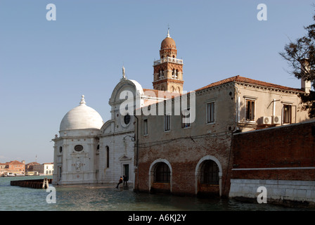 Église sur le coin de l'île de San Michele le cimetière dans la lagune de Venise Banque D'Images