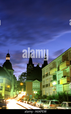 Bâtiments églises du centre-ville de Koblenz allumé à la tombée de Koblenz Allemagne Banque D'Images