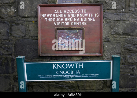 Panneau d'entrée à Knowth néolithique ou un nouveau lieu de sépulture de l'âge de pierre dans le comté de Meath Banque D'Images