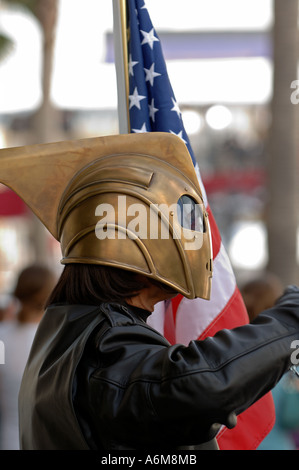 L'Rocketeer célèbre personnages costumés photographie avec les touristes pour des conseils le long de Hollywood Boulevard Banque D'Images