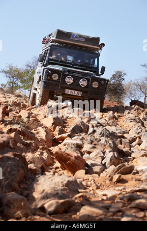 Land Rover sur Rocky Road Banque D'Images
