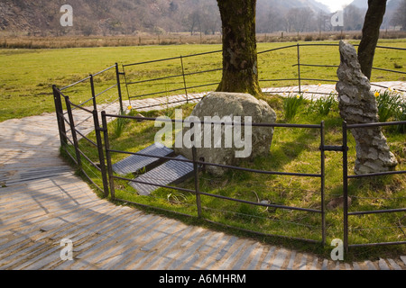 Gelert's tombe où Prince Llywelyn enterré son chien dans le Parc National de Snowdonia' 'Beddgelert Gwynedd North Wales UK Banque D'Images