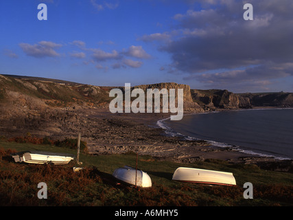 Baie d'automne près de Rhossili Bay Mewslade à droite de shot bateaux en premier plan South Gower coast Gower Peninsula South Wales UK Banque D'Images