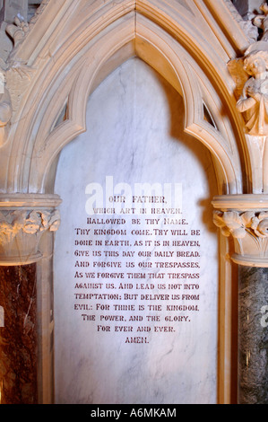 Les lords PRAYER INSCRIT DANS UNE TABLETTE DE MARBRE DANS UNE ÉGLISE CHRÉTIENNE UK Banque D'Images