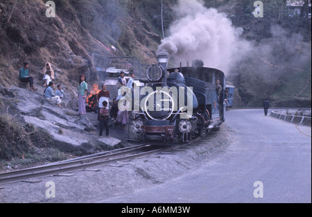 Le Darjeeling Himalayan Railway surnommé le Petit Train Ce site du patrimoine mondial de l'est un tronçon de 83 km de narrow gauge Banque D'Images