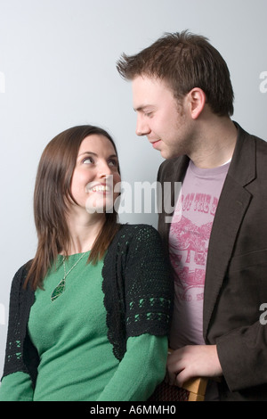 Attractive young couple smiling at Banque D'Images