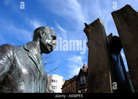 Sir Edward Elgar statue et fontaine Enigma, Great Malvern, Worcestershire, Angleterre, RU Banque D'Images