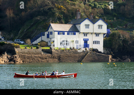 Un concert est passé à Ferryside rame Bodinnick, Cornwall, acheté par l'écrivain de la famille de Daphné du Maurier en 1926 Banque D'Images