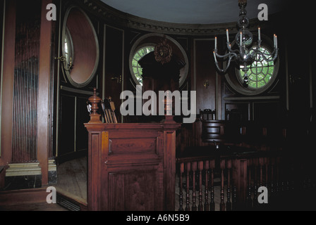 Intérieur de salle de tribunal, Capitol Building, Colonial Williamsburg, Virginie Banque D'Images