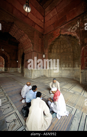 À l'intérieur de la mosquée Jama Masjid Old Delhi Inde complexe Banque D'Images