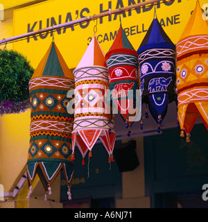 Comme le vent kite richement décoré à l'extérieur lanternes boutique d'artisanat dans la région de Campbell Lane Singapore South East Asia Malaisie Banque D'Images