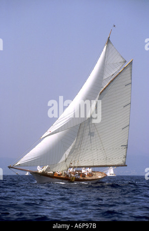 Gaffe classique yacht racing Avel durant la Conde de Barcelona reggatta Mallorca Espagne Banque D'Images