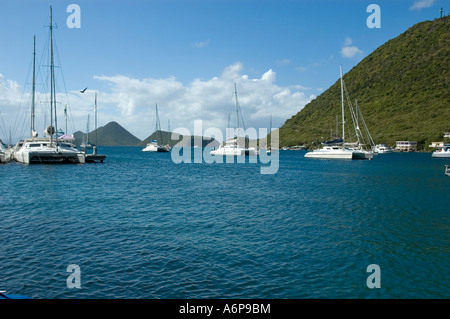 La voile des bateaux amarrés dans la Marina à Soper's Hole, Tortola Wharf Marina Banque D'Images