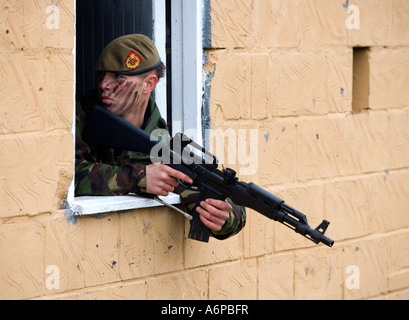 Soldat britannique avec fusil de formation Banque D'Images