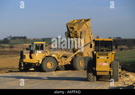 Terrassement lourd au travail sur le site de l'a1 m1 link road construction leeds yorkshire uk Banque D'Images