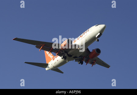 Easyjet avion décolle de l'aéroport de Luton UK Banque D'Images