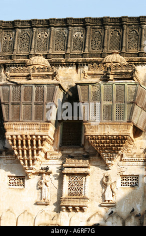 Le séisme a endommagé Darbargadh complexe de palais, maisons Aina Mahal (palais royal du 18ème siècle) avec son magnifique hall Banque D'Images