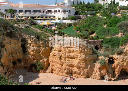 Plage à proximité de l'hôtel Vila Vita Park Hotel en Algarve, Portugal. Banque D'Images