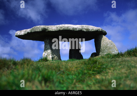 L'abrégé Lanyon Quoit ancienne chambre funéraire dans le comté de Cornwall England UK Banque D'Images