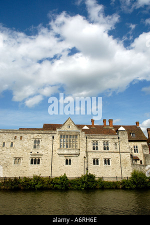 Le Palais des Archevêques et la rivière Medway Maidstone Kent England Banque D'Images