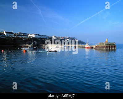 Ballycotton village Harbour, comté de Cork, Irlande, le calme des eaux de marée de l'Atlantique sur la côte de l'Irlande, le port de pêche Banque D'Images