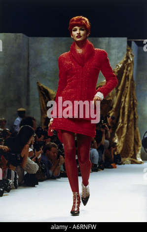 Linda Evangelista, 10.5.1965, *, modèle canadien, pleine longueur, au fashion show de Chanel, collection automne-hiver 1991 / 1992 à, par Banque D'Images