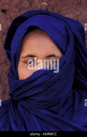 L'AFRIQUE, Maroc, Atlas Mtns, jeune fille berbère. Banque D'Images