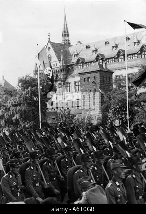 Nazisme/socialisme national, organisations, Service du travail allemand, uniforme, colonne de travailleurs à Nuremberg, 1930, 30 s, marchage, Allemagne nazie, Third Reich, Reicharbeitsdienst (RAD), , Banque D'Images