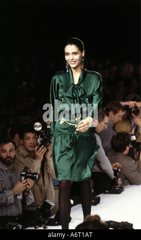 Mode, années 1980, mannequin, tenue vestimentaire, mi-longueur, passerelle, automne hiver, par Chanel, Paris, 1989, années 80, , Banque D'Images