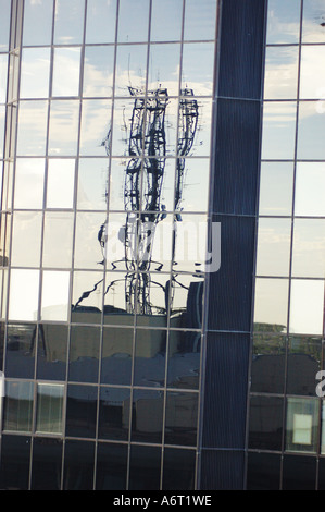 Reflet dans ville immeuble de bureau windows Banque D'Images