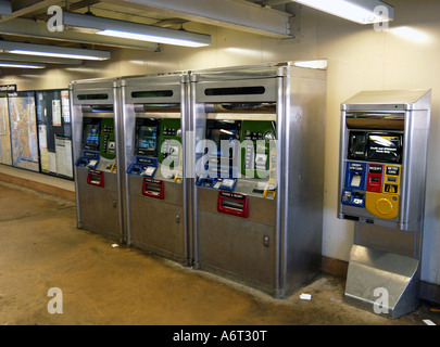 Metrocard distributeurs automatiques pour le New York City subway à la 125e Rue et Broadway. Banque D'Images