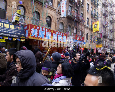 Les foules à la célébration du Nouvel An chinois dans le quartier chinois de Manhattan en 2007. Banque D'Images