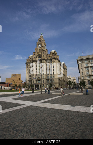 De la Royal Liver Building se trouve sur la rivière Mersey et le Pierhead Banque D'Images