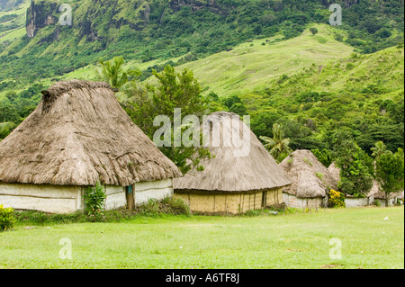 Navala Village dans les hautes terres fidjiennes, le seul village à gauche que Fidji est construite entièrement de l'original des maisons de Bure Banque D'Images