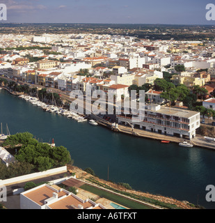 Vue aérienne - à l'est sur le cours supérieur du Port / Puerto de la Ciutadella, Minorque. Banque D'Images